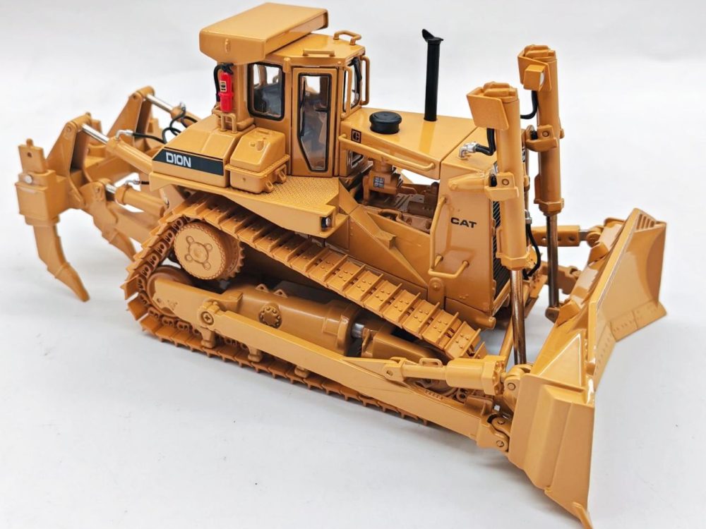 1:48 Cat<sup class='superscript'>®</sup> D10N Dozer with U-Blade and Multi-Shank Rippers – Die-Cast